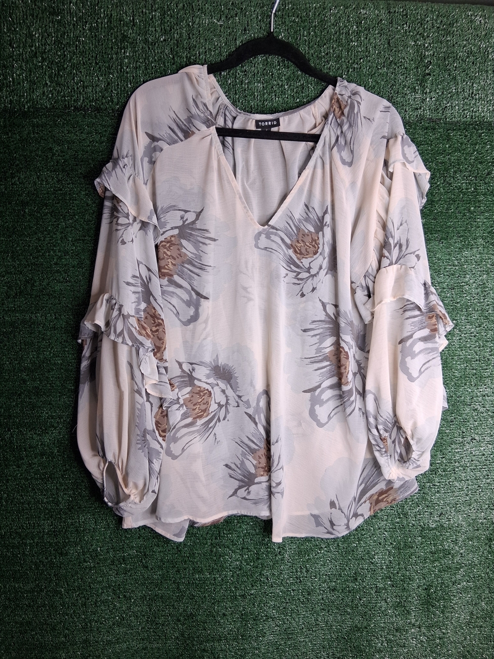 Torrid Cream Floral Ruffle Sleeve Blouse